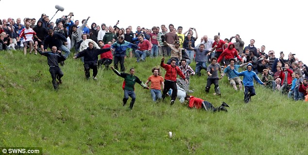 weird sports of cheese rolling